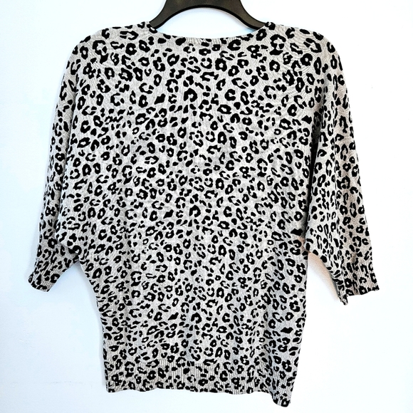 Premise Grey & Leopard Print Dolman Style Half Sleeve V-neck Sweater Top Size S - Picture 4 of 6